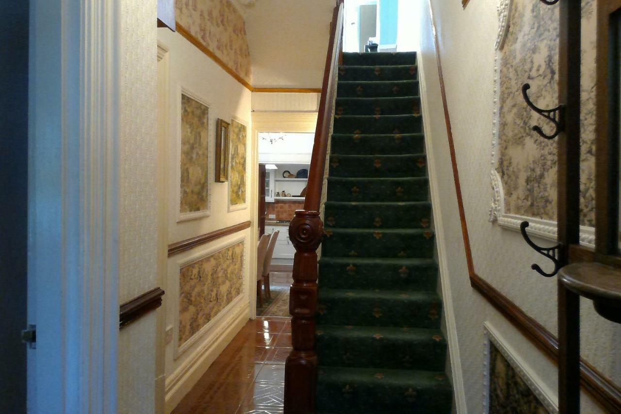 Beautiful Victorian House Hotel คาร์ดิฟฟ์ ภายนอก รูปภาพ