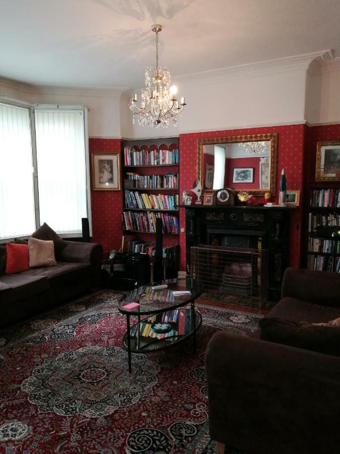 Beautiful Victorian House Hotel คาร์ดิฟฟ์ ภายนอก รูปภาพ
