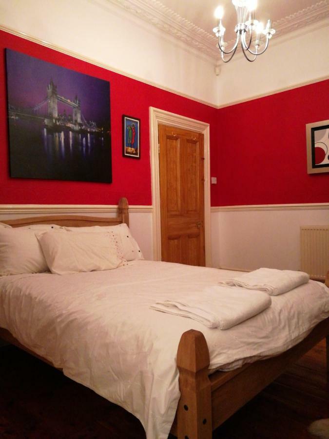 Beautiful Victorian House Hotel คาร์ดิฟฟ์ ภายนอก รูปภาพ