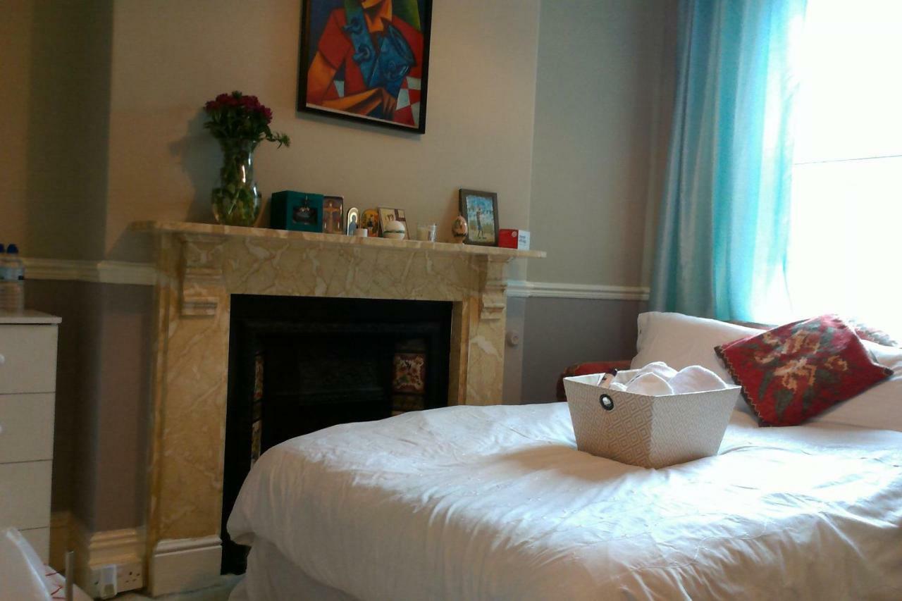 Beautiful Victorian House Hotel คาร์ดิฟฟ์ ภายนอก รูปภาพ