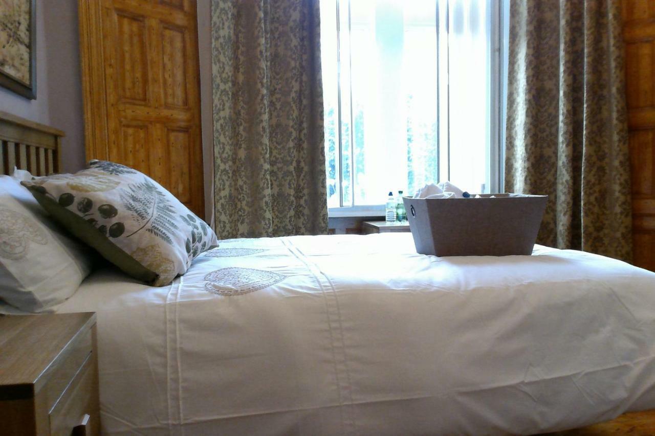 Beautiful Victorian House Hotel คาร์ดิฟฟ์ ภายนอก รูปภาพ